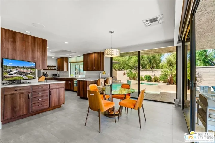 Breakfast Room