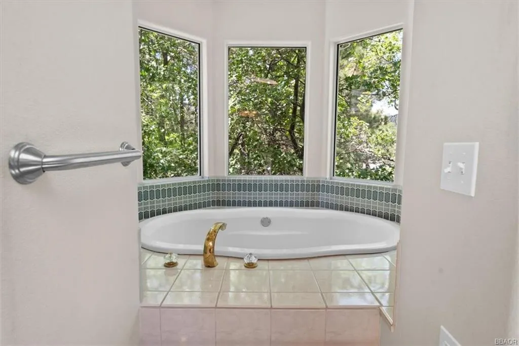 1396 La Crescenta Drive, Big Bear, California 92314 home-pic-12