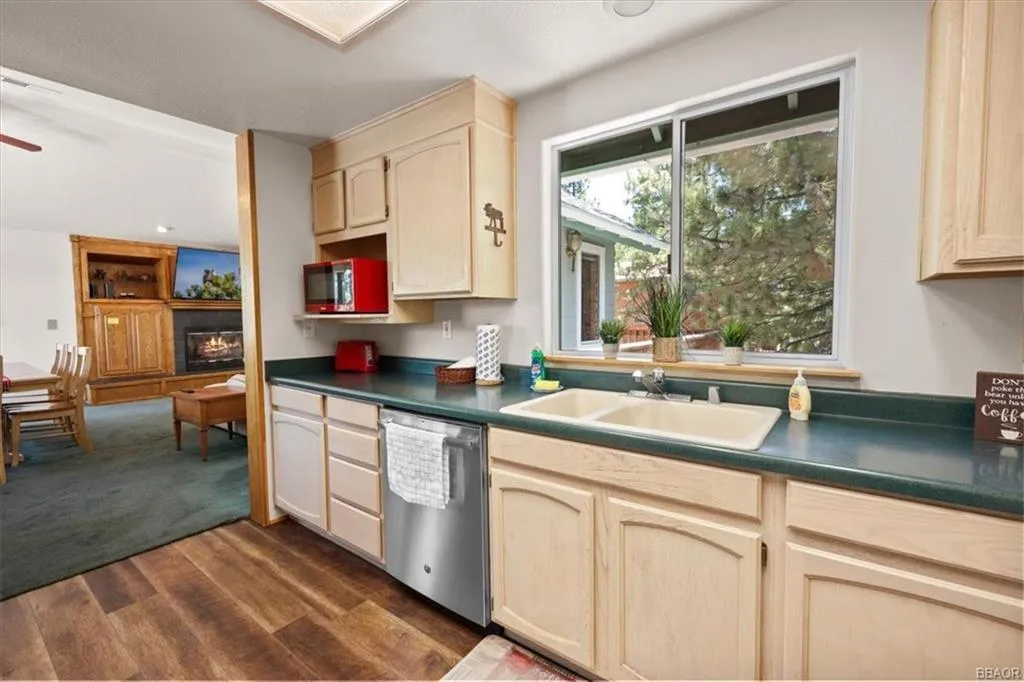 1396 La Crescenta Drive, Big Bear, California 92314 home-pic-7