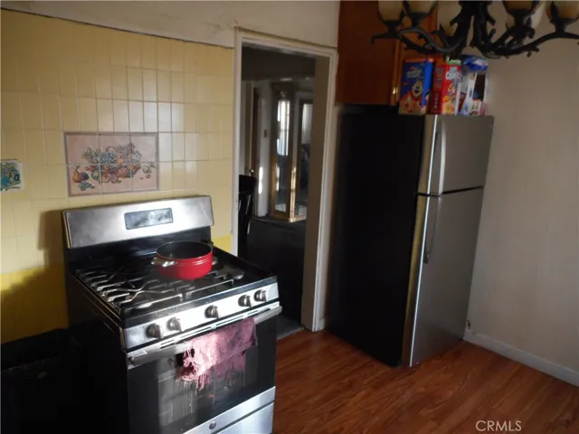 Kitchen Stove and Refrigerator