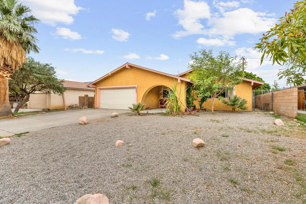 13547 Caliente Drive, Desert Hot Springs, California 92240 home-pic-2