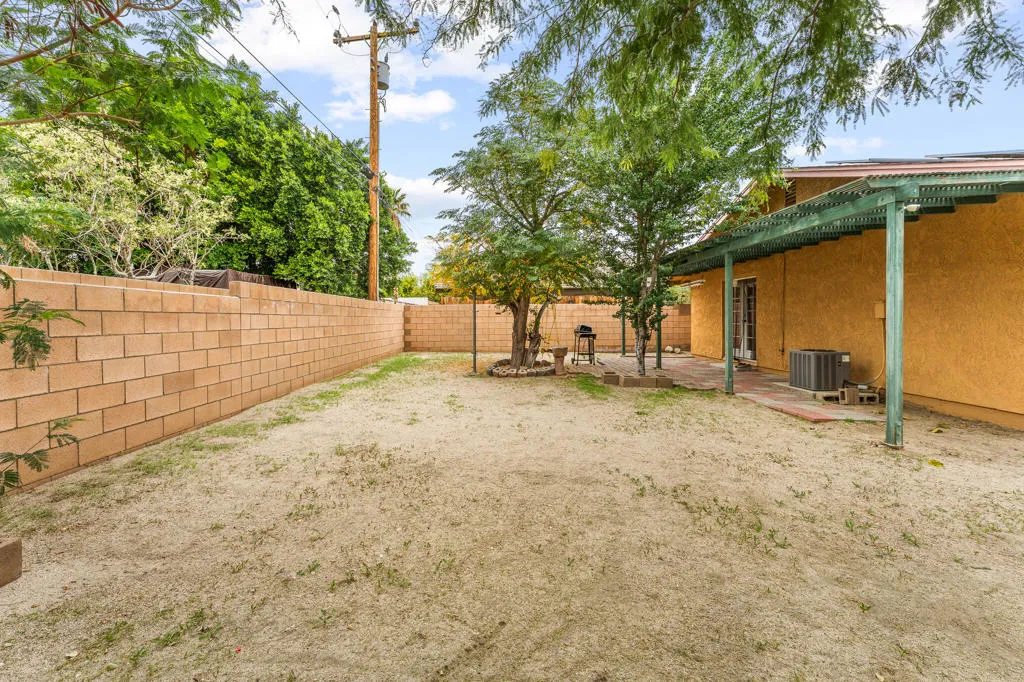13547 Caliente Drive, Desert Hot Springs, California 92240 home-pic-21