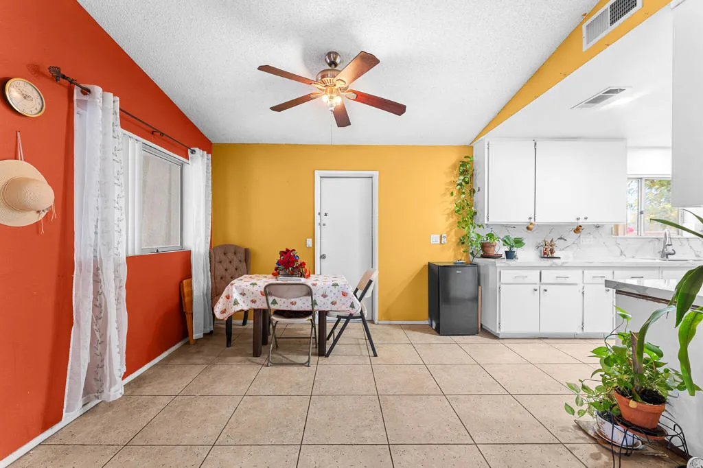 13547 Caliente Drive, Desert Hot Springs, California 92240 home-pic-9