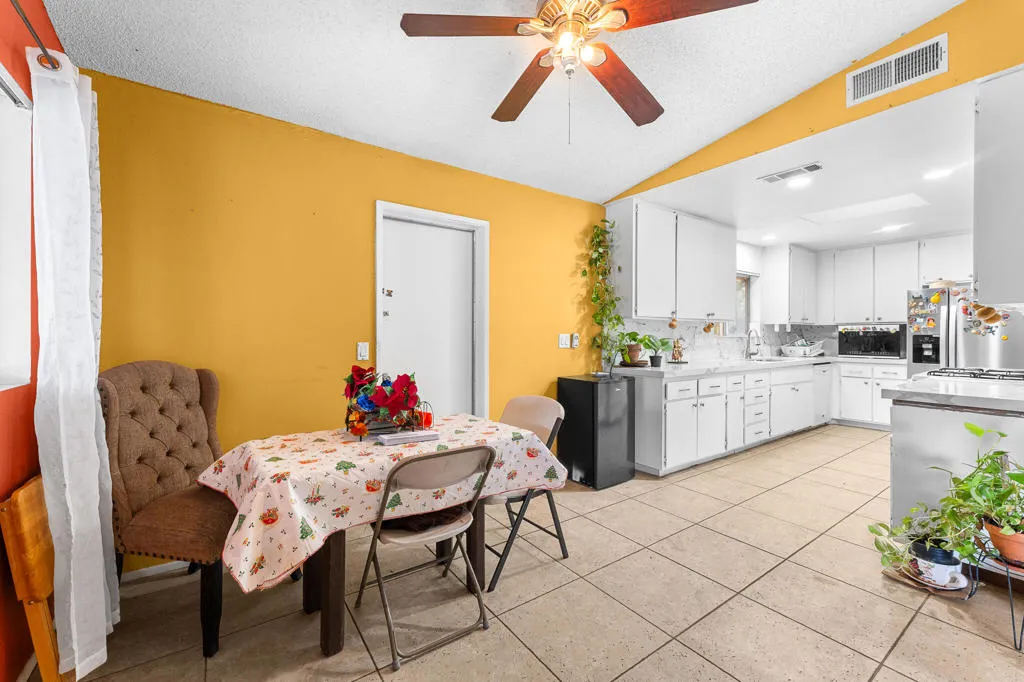 13547 Caliente Drive, Desert Hot Springs, California 92240 home-pic-10