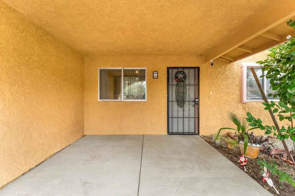 13547 Caliente Drive, Desert Hot Springs, California 92240 home-pic-4