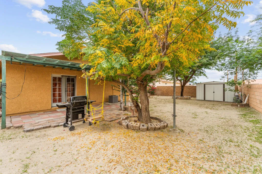 13547 Caliente Drive, Desert Hot Springs, California 92240 home-pic-23