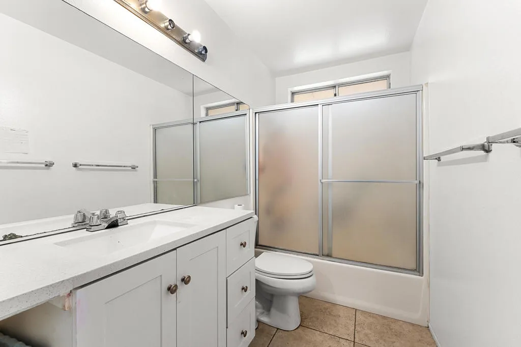 13547 Caliente Drive, Desert Hot Springs, California 92240 home-pic-15