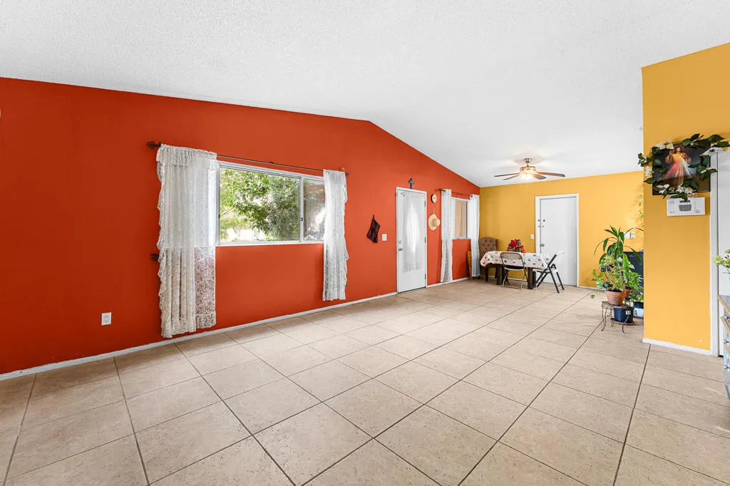 13547 Caliente Drive, Desert Hot Springs, California 92240 home-pic-8