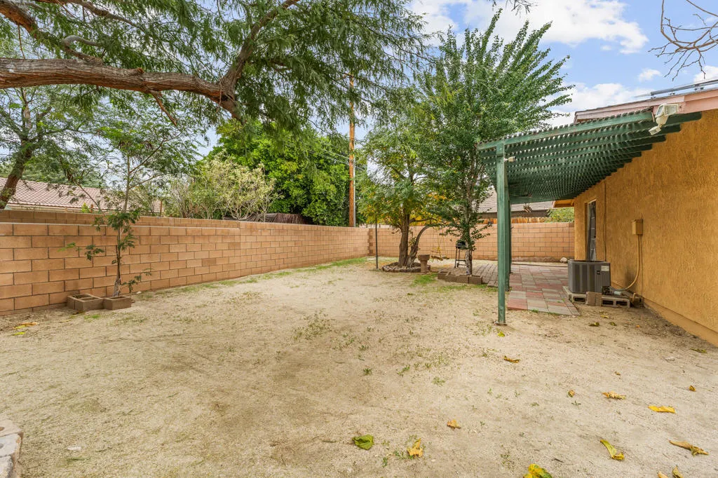 13547 Caliente Drive, Desert Hot Springs, California 92240 home-pic-20