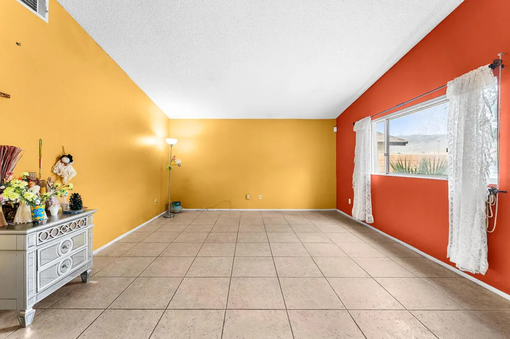 13547 Caliente Drive, Desert Hot Springs, California 92240 home-pic-6