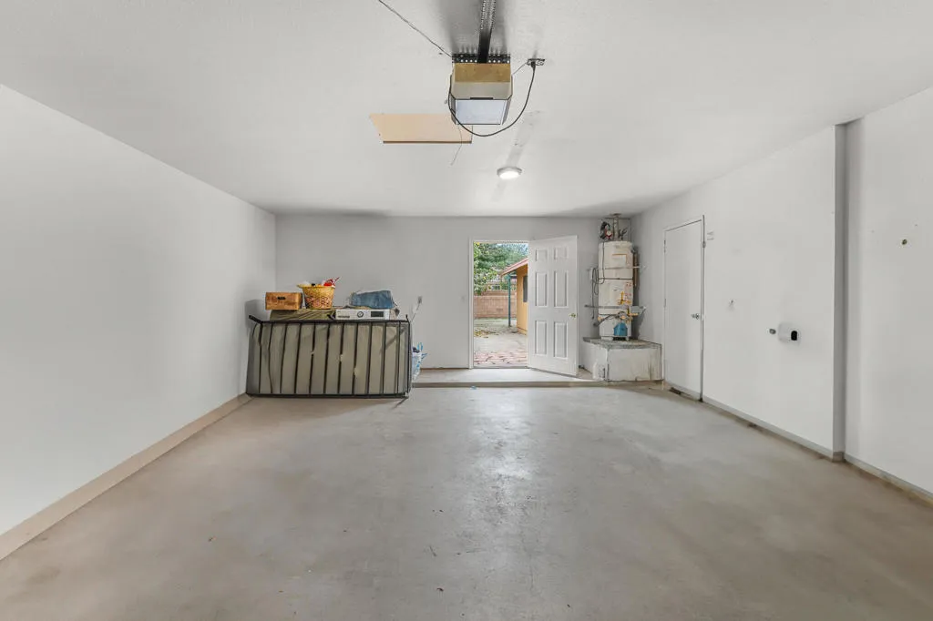 13547 Caliente Drive, Desert Hot Springs, California 92240 home-pic-17