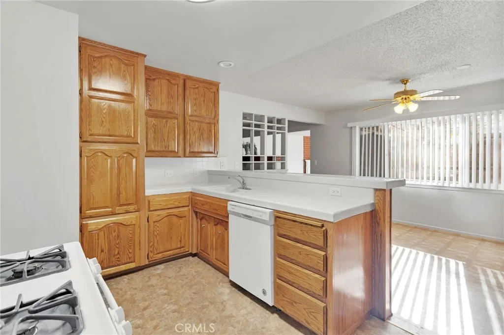 16257 Avalon, Victorville, California 92395 home-pic-14