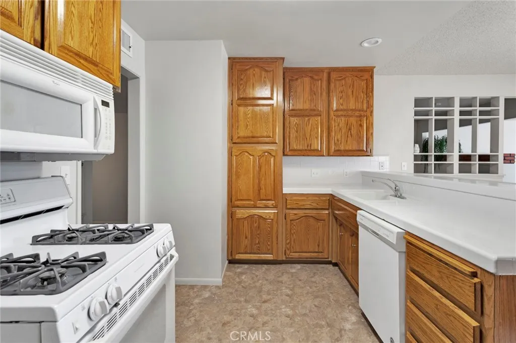 16257 Avalon, Victorville, California 92395 home-pic-15