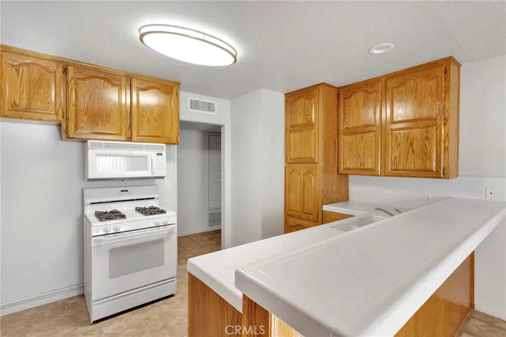 16257 Avalon, Victorville, California 92395 home-pic-13