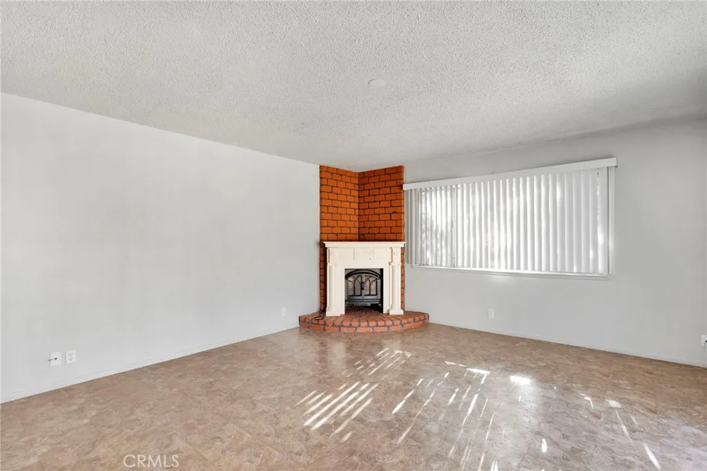 16257 Avalon, Victorville, California 92395 home-pic-18