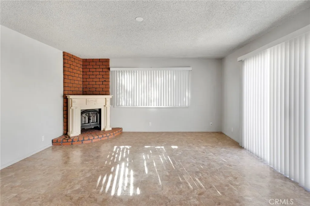 16257 Avalon, Victorville, California 92395 home-pic-19