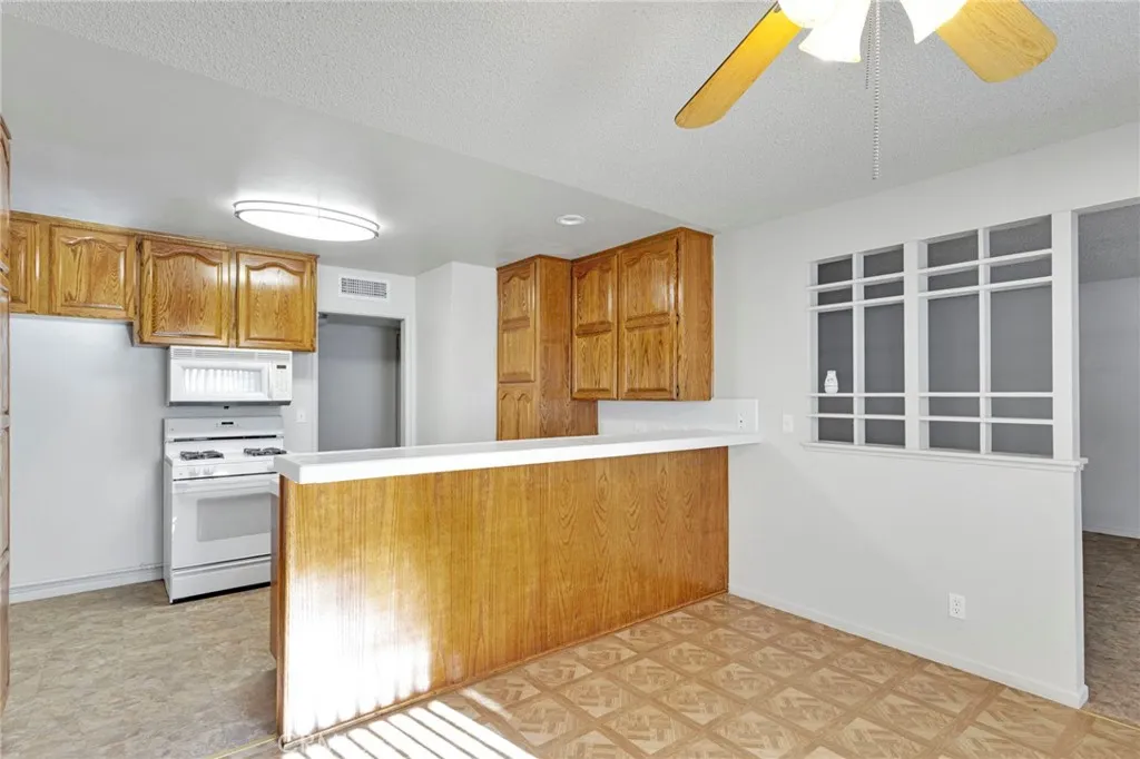 16257 Avalon, Victorville, California 92395 home-pic-12