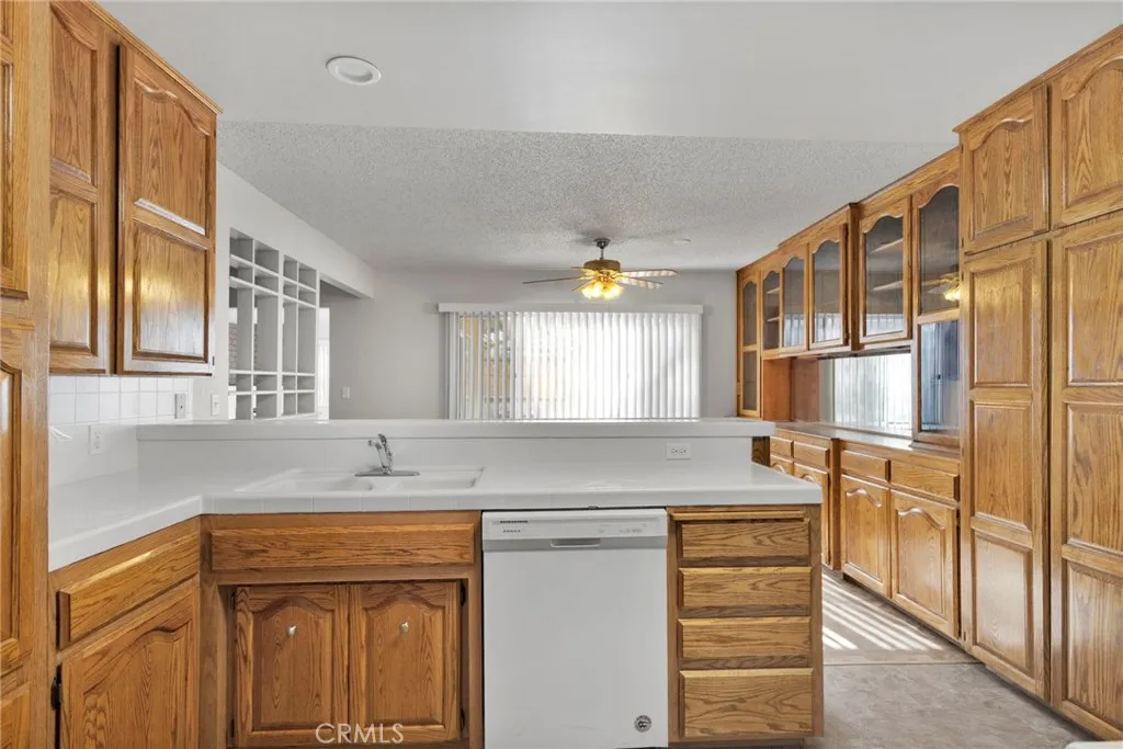 16257 Avalon, Victorville, California 92395 home-pic-16