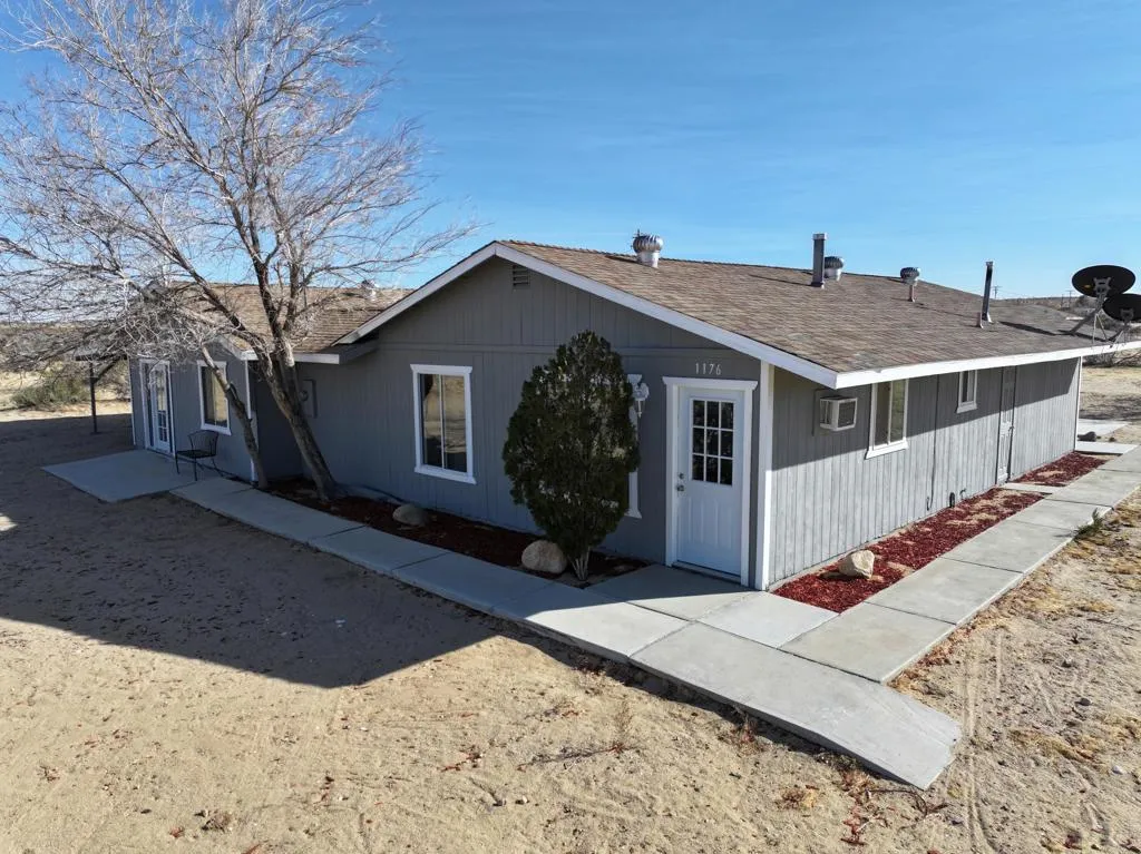 1176 Belfield Boulevard, Landers, California 92285 home-pic-4