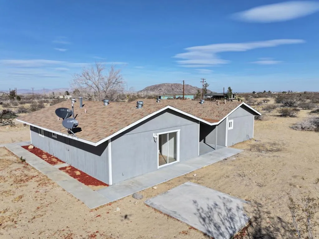 1176 Belfield Boulevard, Landers, California 92285 home-pic-5