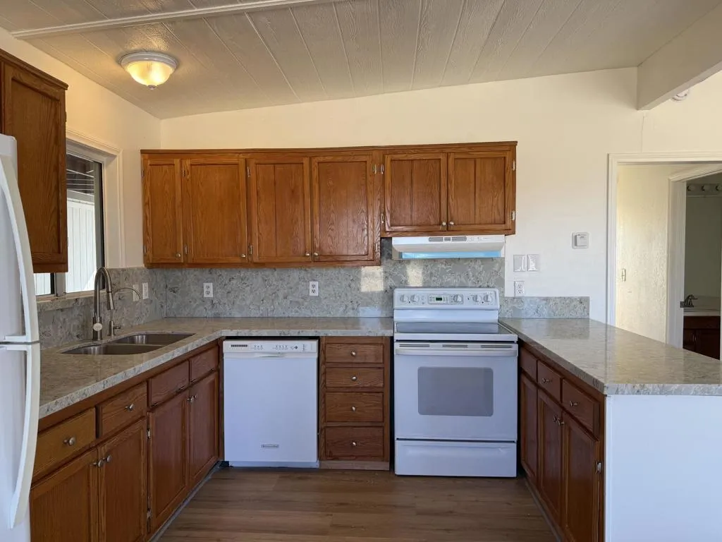 1176 Belfield Boulevard, Landers, California 92285 home-pic-8