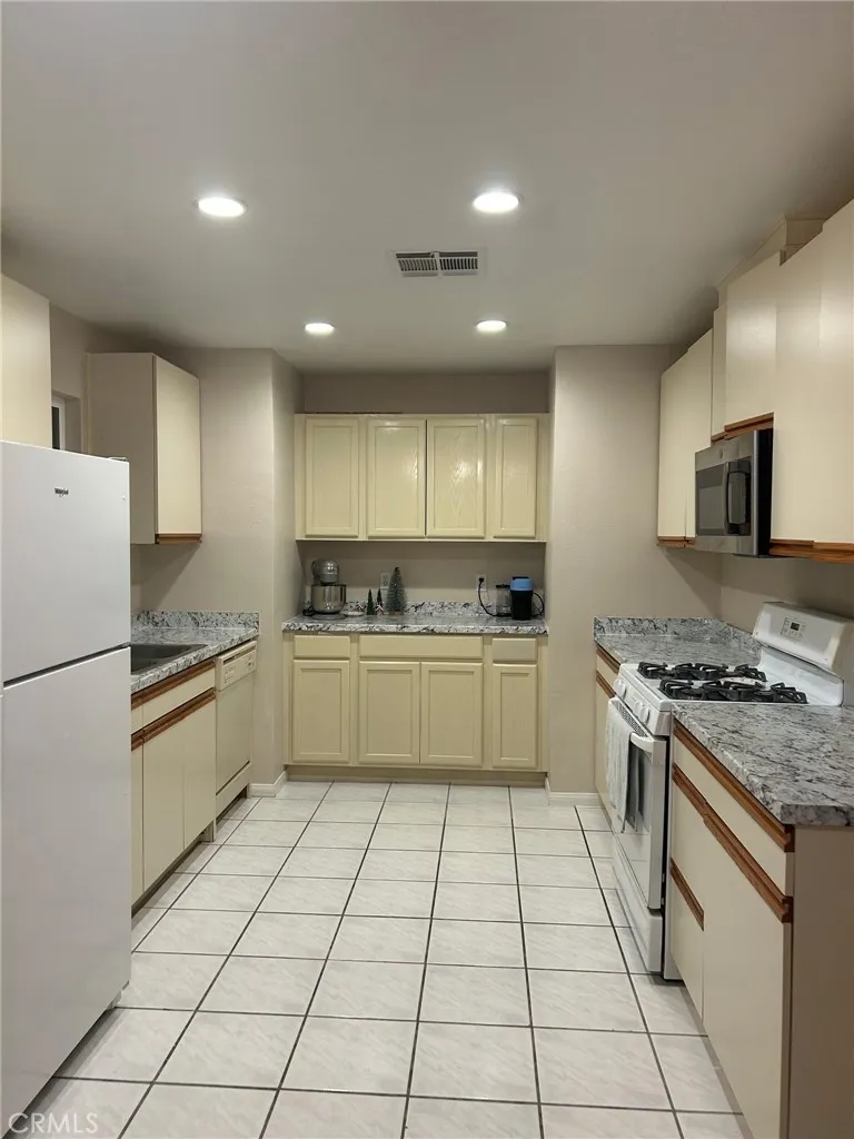 13322 Via Real, Desert Hot Springs, California 92240 home-pic-6