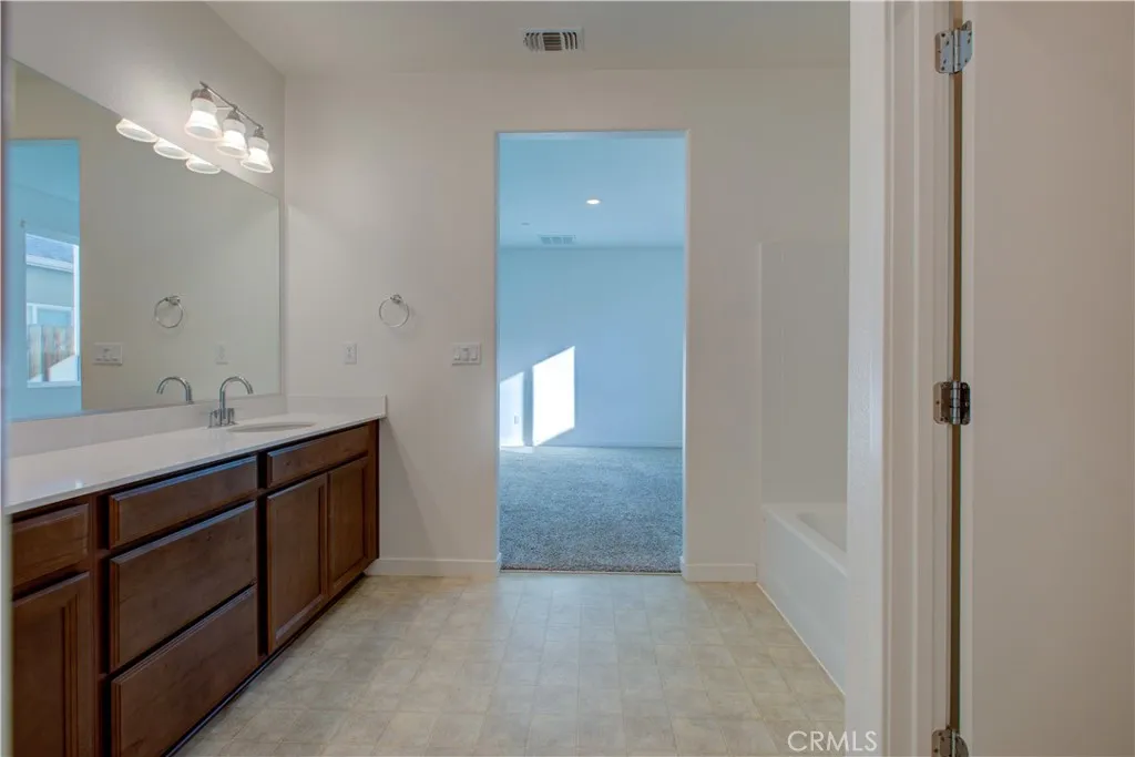 1705 Spadafore Street, Los Banos, California 93635 home-pic-16