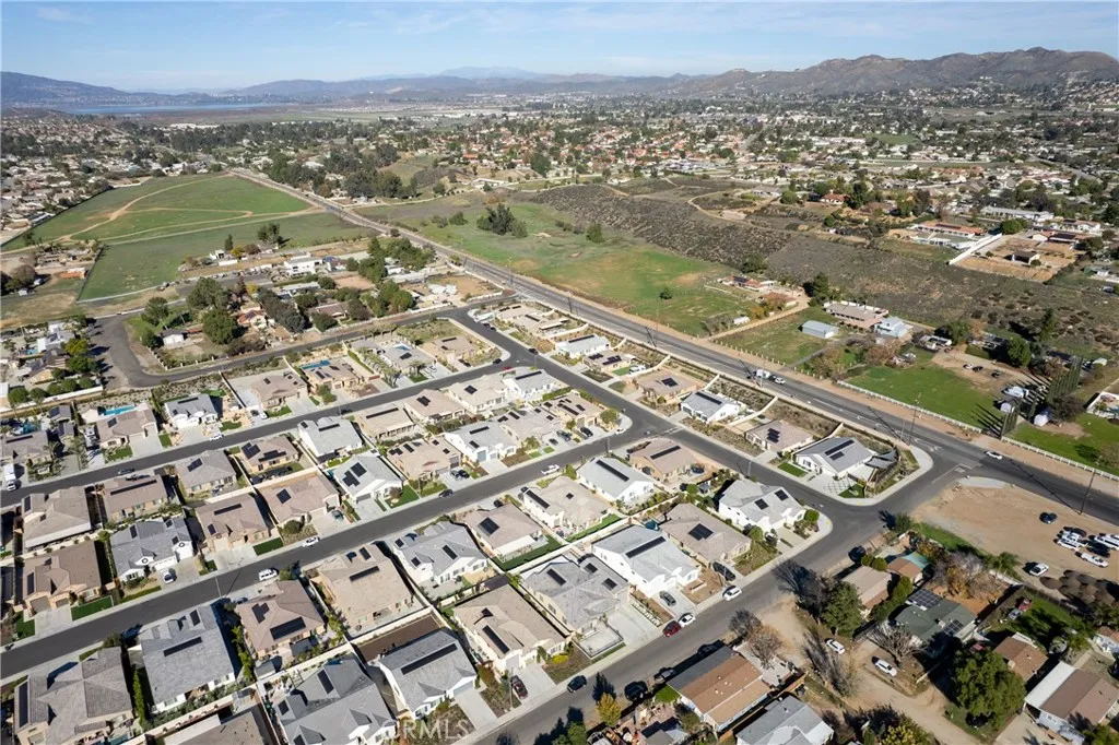32587 Cert Street, Wildomar, California 92595 home-pic-66