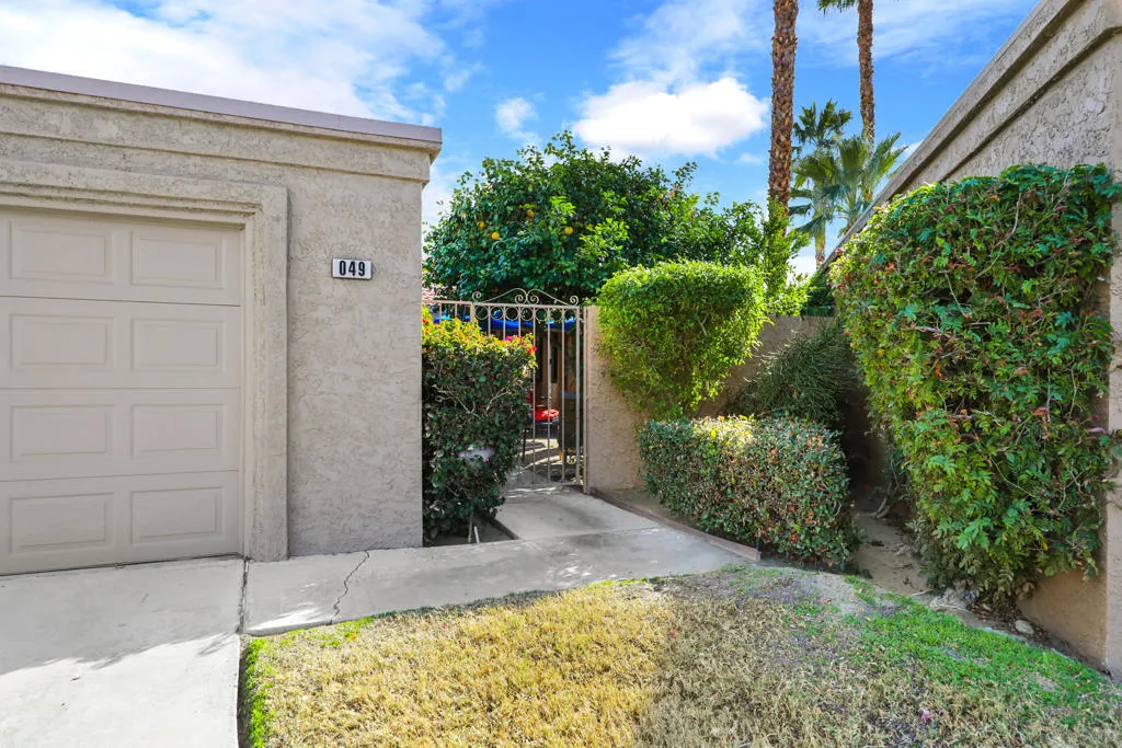 44049 Vigo Court, Palm Desert, California 92260 home-pic-4