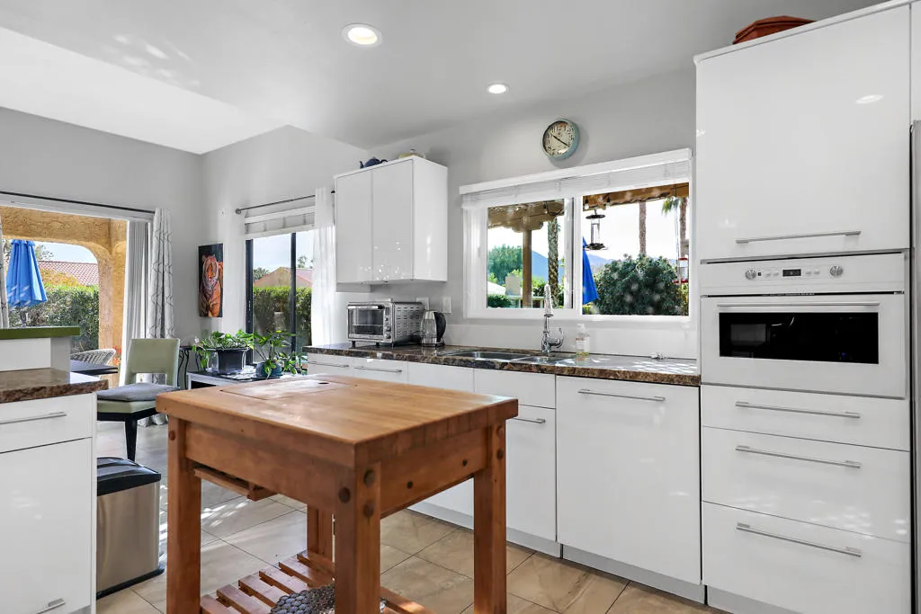 44049 Vigo Court, Palm Desert, California 92260 home-pic-14