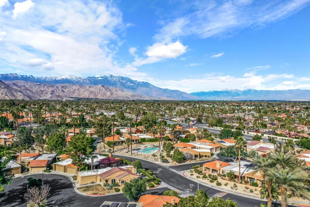 44049 Vigo Court, Palm Desert, California 92260 home-pic-36