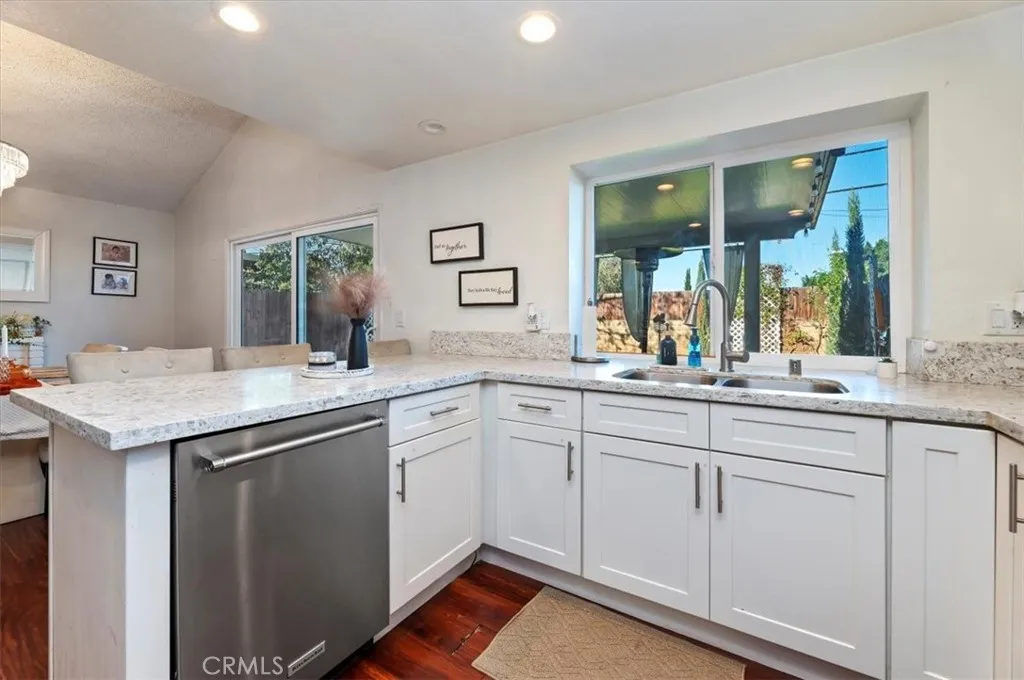 834 Robles Pl, Corona, California 92882 home-pic-20