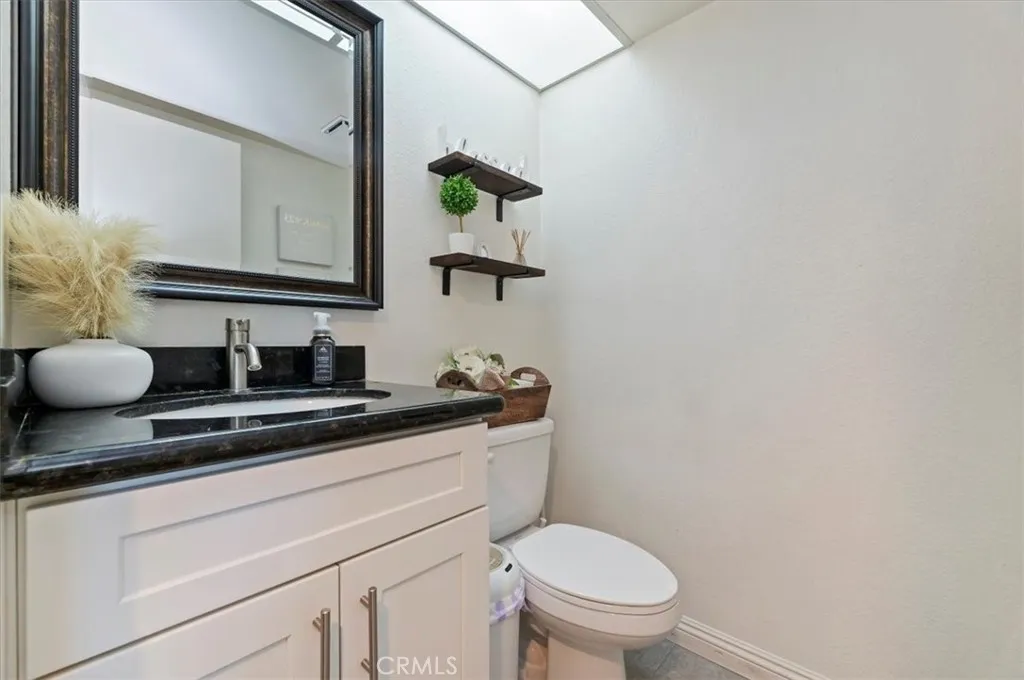 834 Robles Pl, Corona, California 92882 home-pic-21