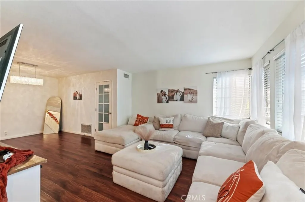 834 Robles Pl, Corona, California 92882 home-pic-7