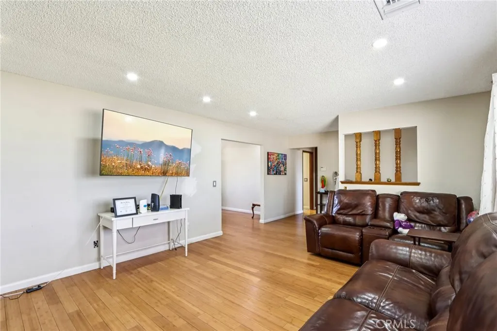 14057 Crow, Apple Valley, California 92307 home-pic-8