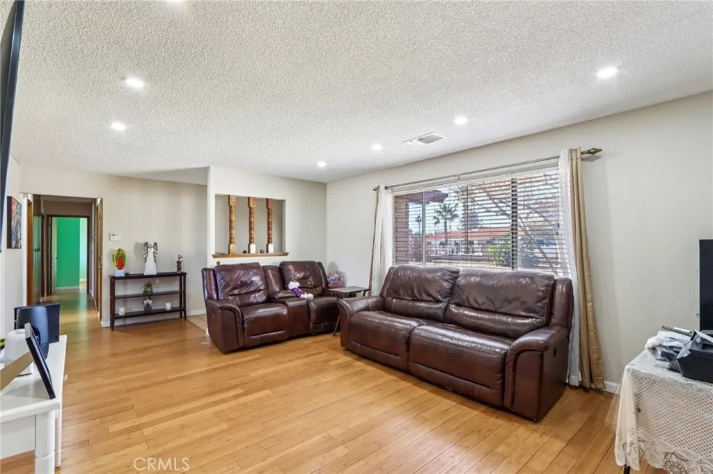 14057 Crow, Apple Valley, California 92307 home-pic-7