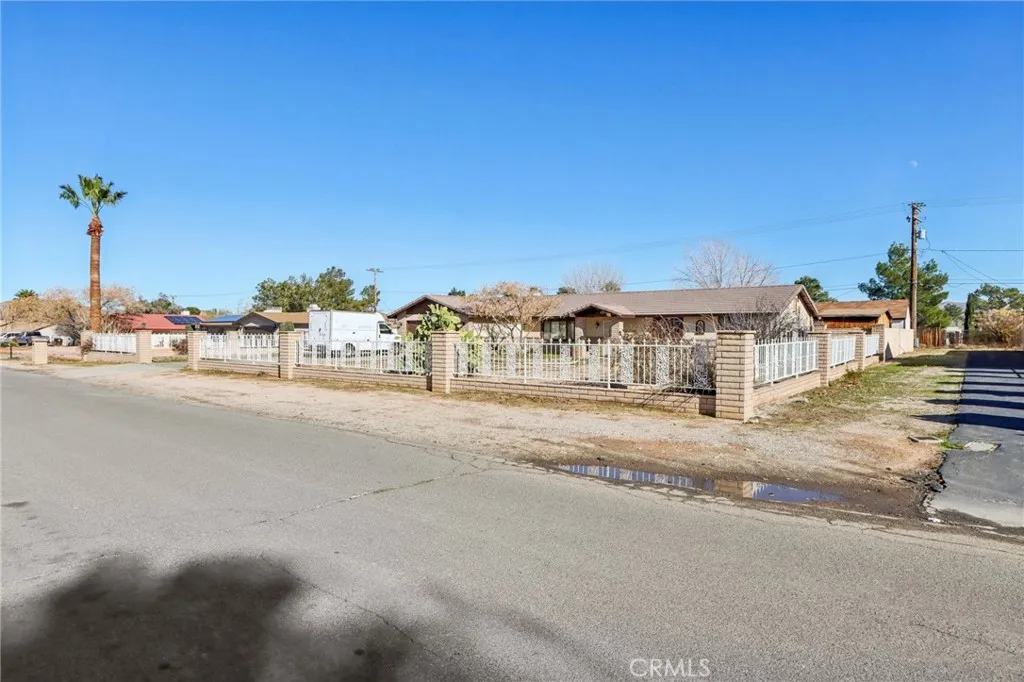 14057 Crow, Apple Valley, California 92307 home-pic-5