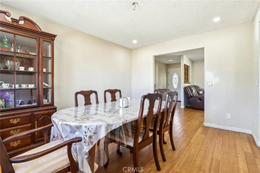 14057 Crow, Apple Valley, California 92307 home-pic-10