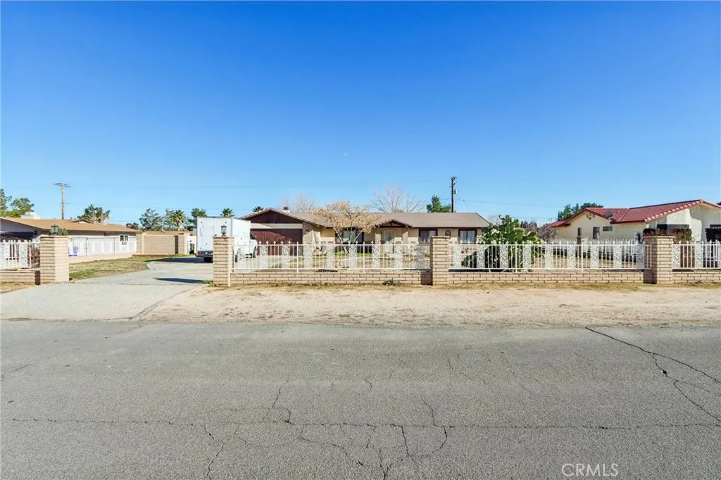14057 Crow, Apple Valley, California 92307 home-pic-2