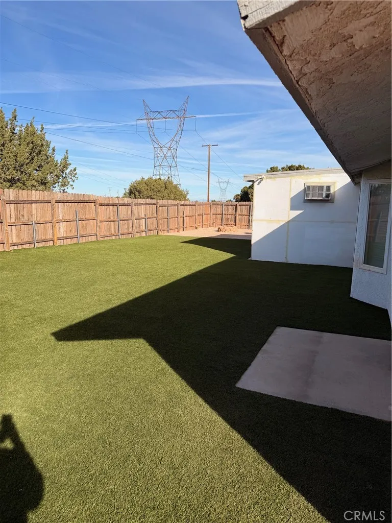 9154 Coleridge, Oak Hills, California 92344 home-pic-11