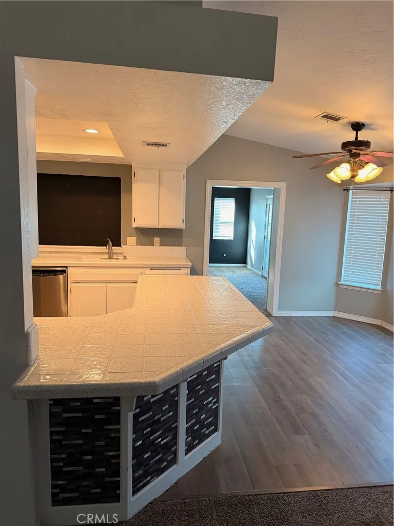 9154 Coleridge, Oak Hills, California 92344 home-pic-3