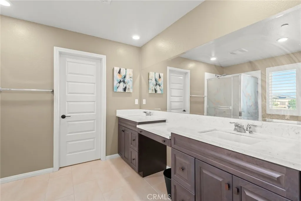 2855 E Howlett Ln, Ontario, California 91762 home-pic-32