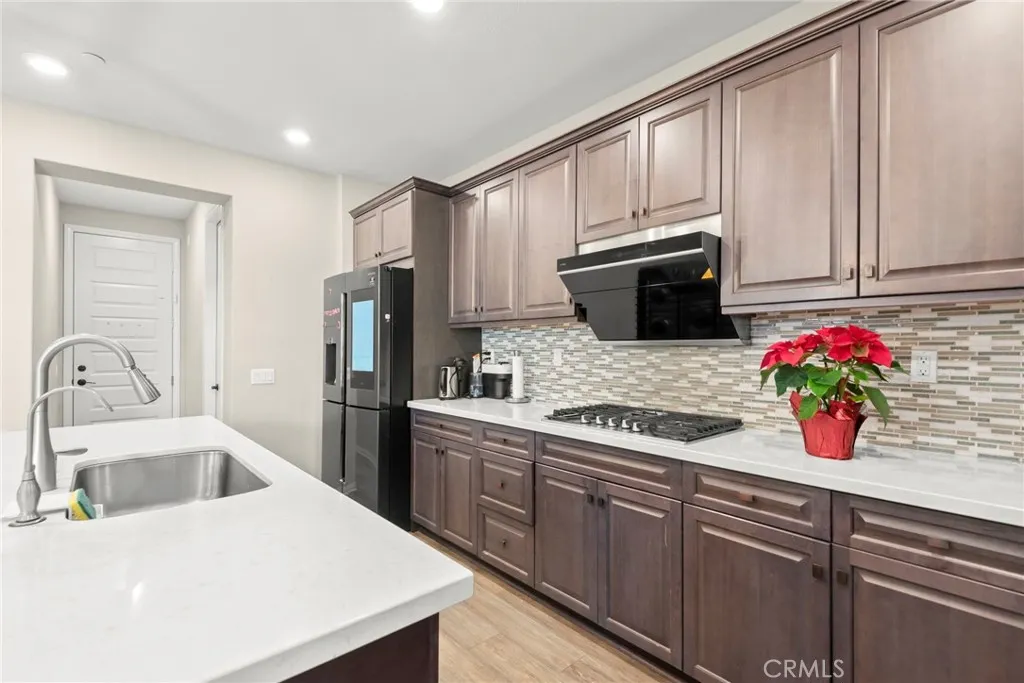 2855 E Howlett Ln, Ontario, California 91762 home-pic-24