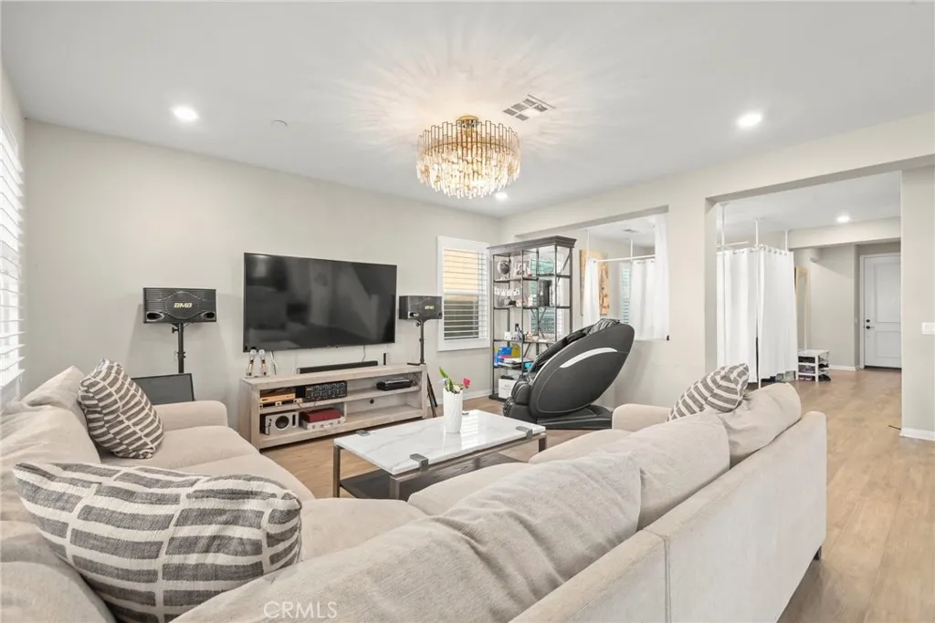 2855 E Howlett Ln, Ontario, California 91762 home-pic-14