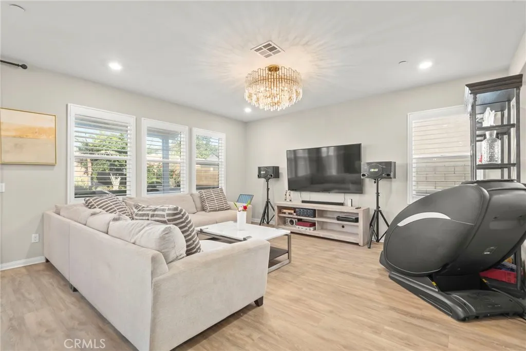 2855 E Howlett Ln, Ontario, California 91762 home-pic-13