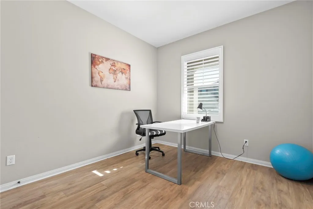 2855 E Howlett Ln, Ontario, California 91762 home-pic-10