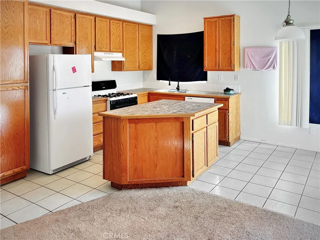 1816 Stratford, Lancaster, California 93534 home-pic-6