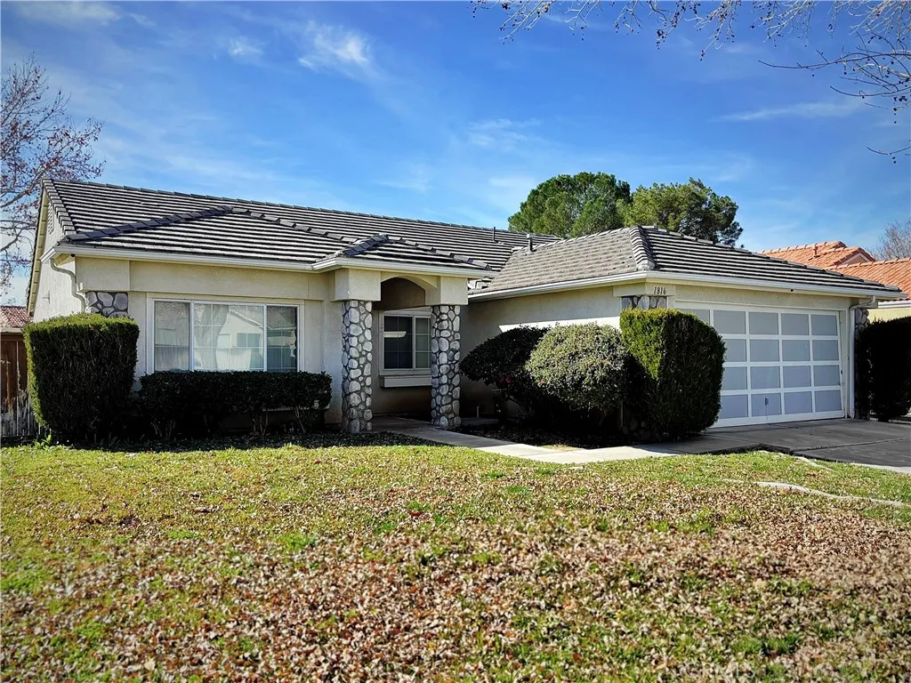 1816 Stratford, Lancaster, California 93534 home-pic-1