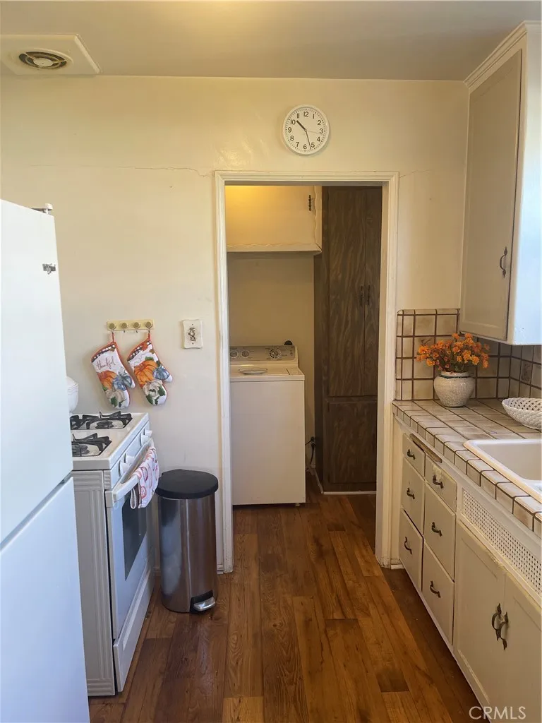 18048 Valley Vista Boulevard, Encino, California 91316 home-pic-6