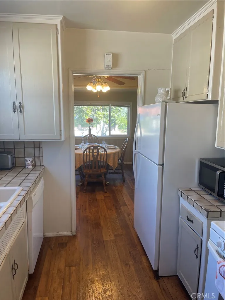 18048 Valley Vista Boulevard, Encino, California 91316 home-pic-5